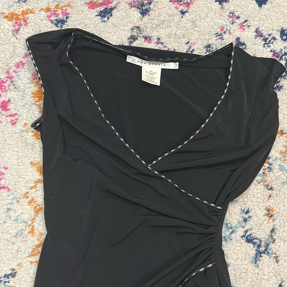 Max Studio black top - Picture 2 of 10